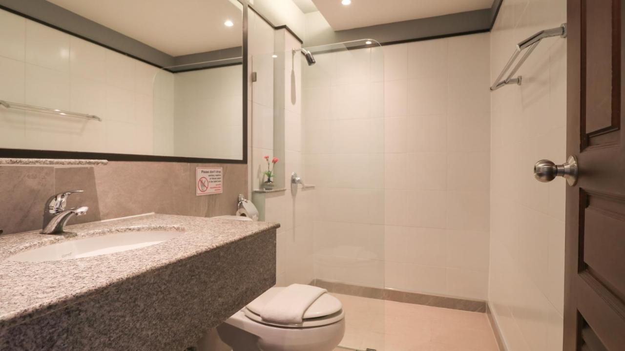 Deluxe Double or Twin Room Pool View