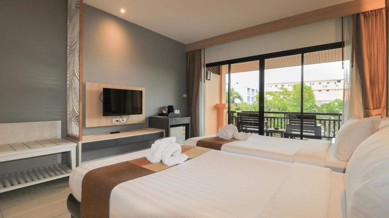 Deluxe Double or Twin Room Pool View