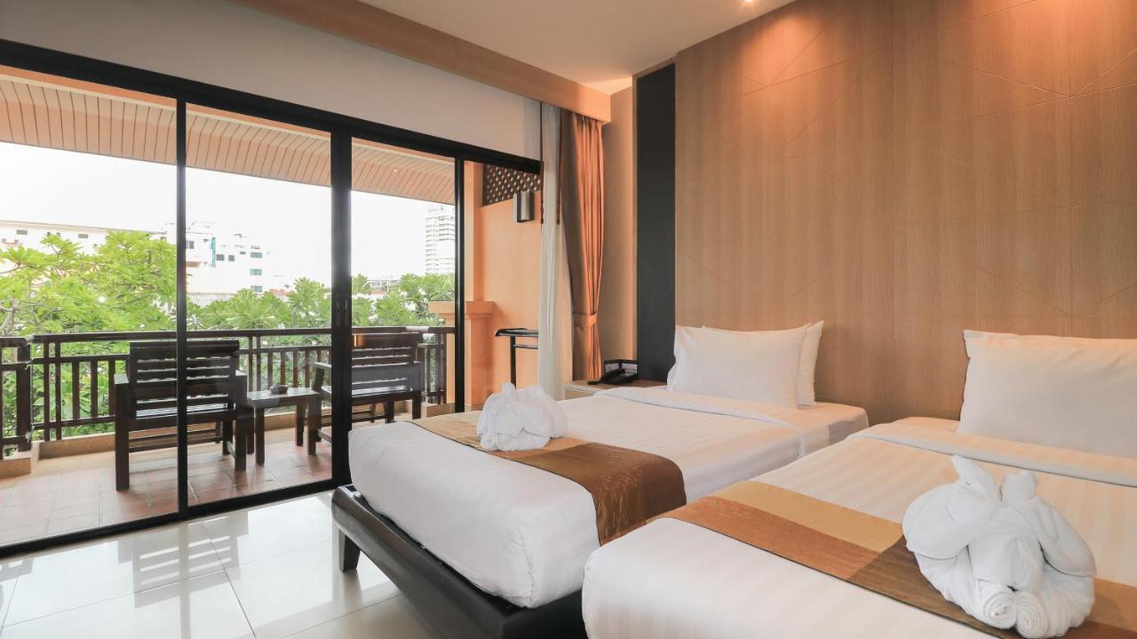 Deluxe Double or Twin Room Pool View