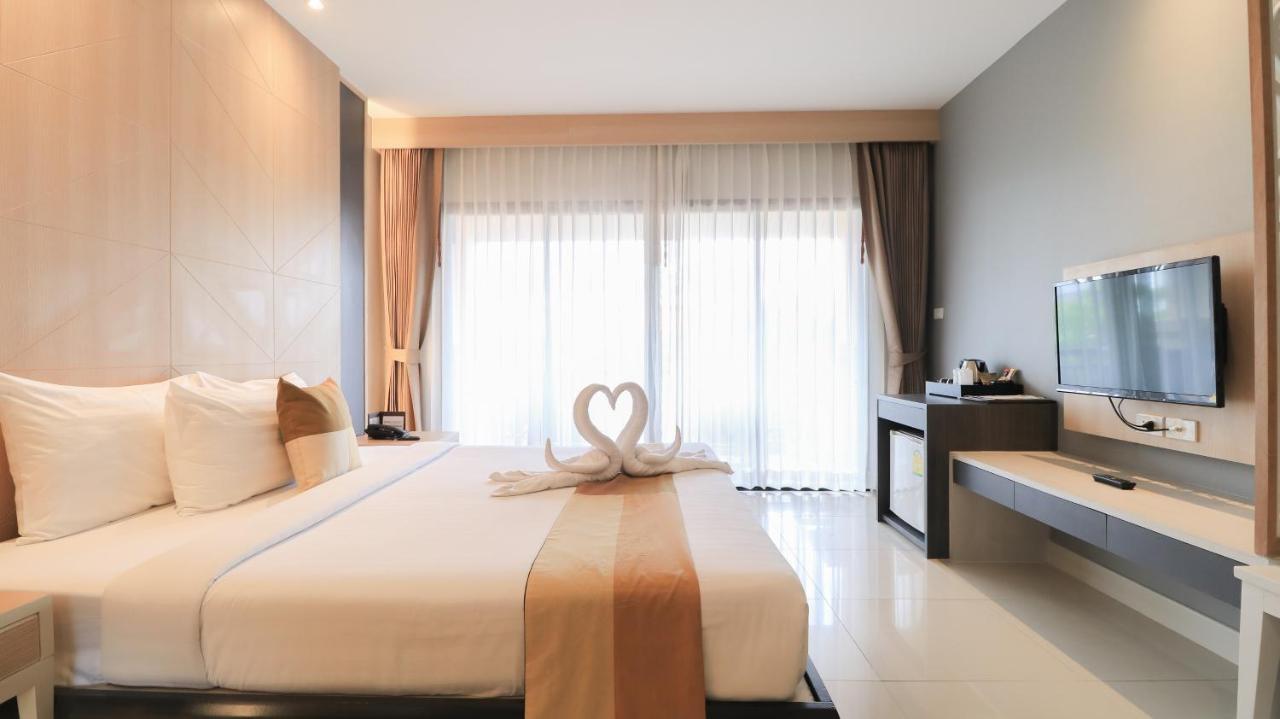 Deluxe Double or Twin Room Pool View