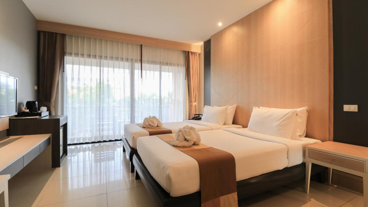 Deluxe Double or Twin Room Pool View