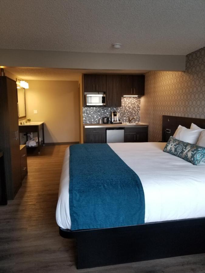 Deluxe King Room - Non-Smoking