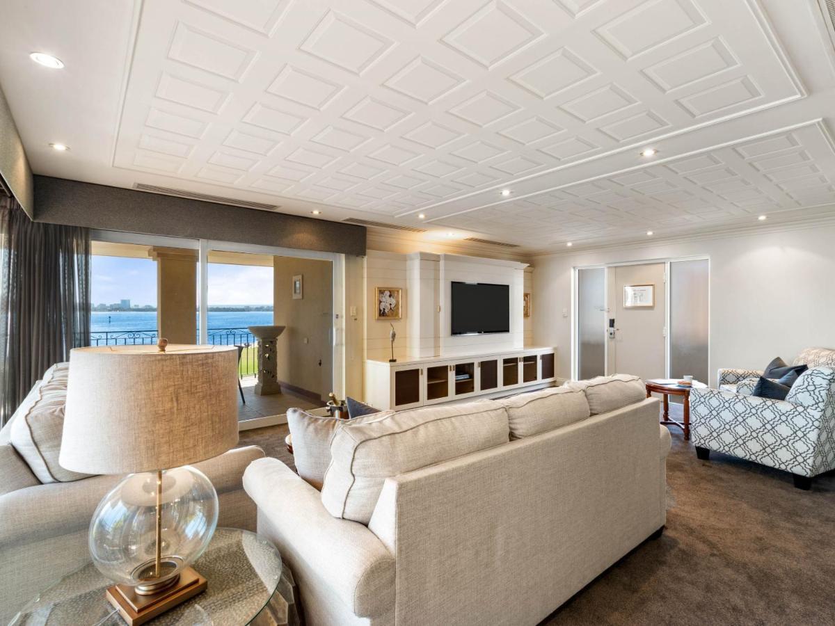 Grand One-Bedroom Suite River View