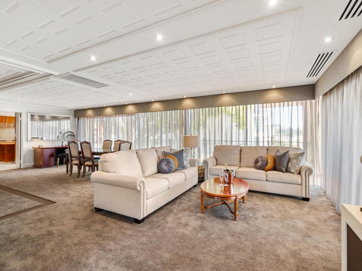 Grand One-Bedroom Suite River View