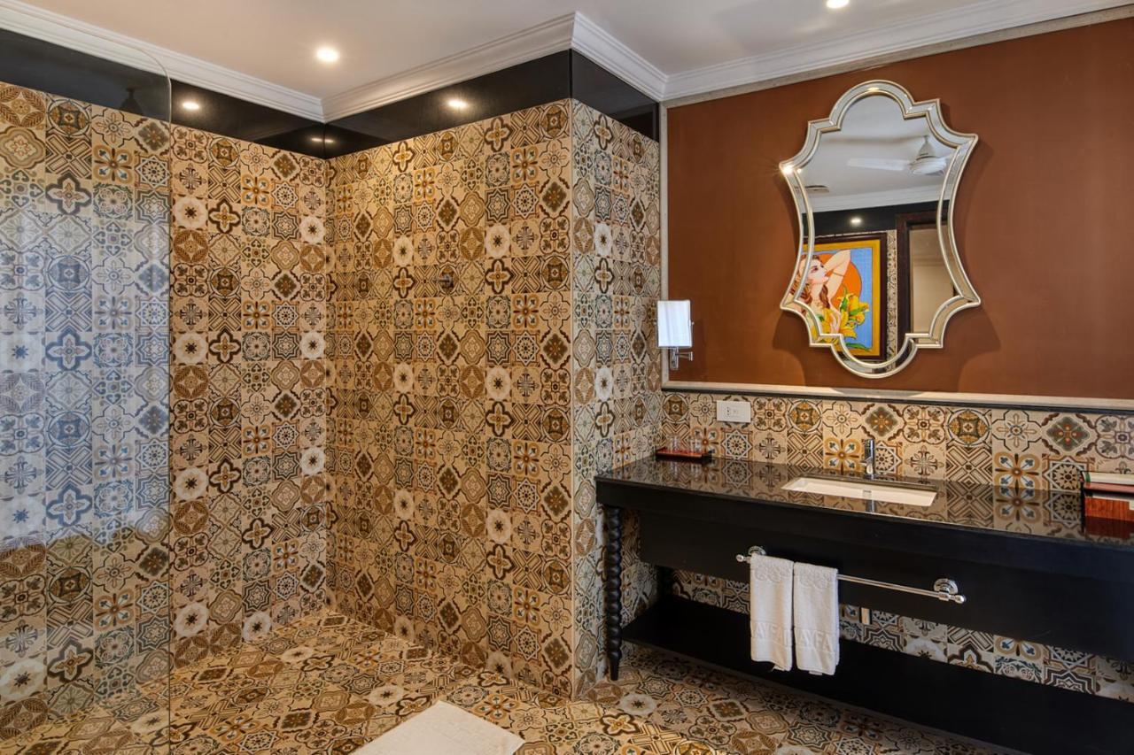 Executive Room - 10% Discount on Foods & Soft Beverages* | 15% Discounts on Laundry Services* | INR 500 spa credit during your stay on selective Massage services. TnC Apply.* | Free Minibar - 2 cans of soft Beverages (Once on Arrival)