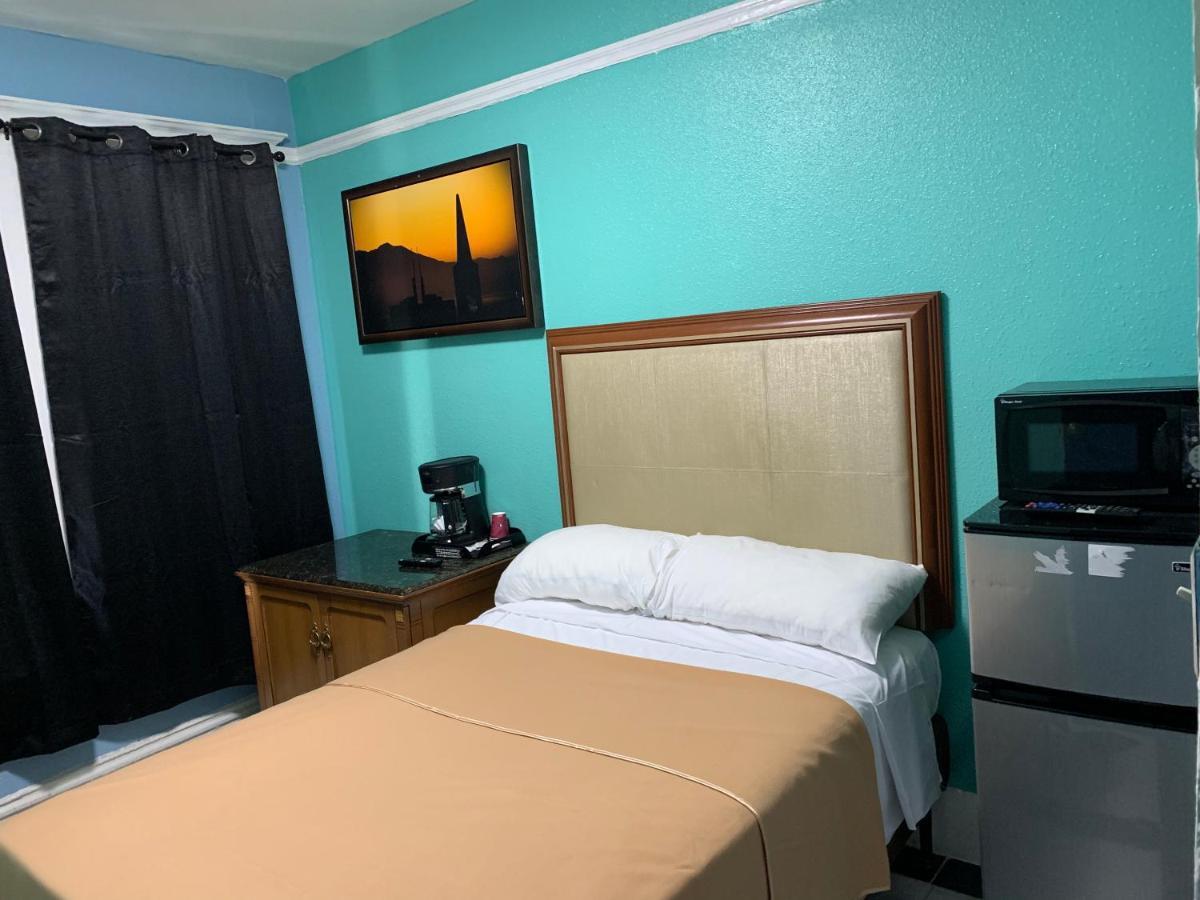 Double Room with Shared Hallway Bathroom