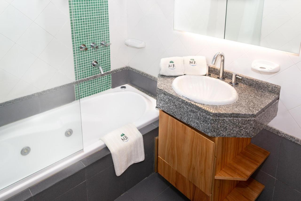 Estudio con bañera de hidromasaje