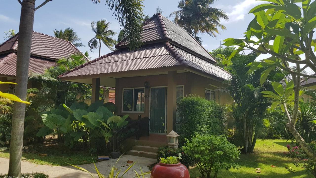 One-Bedroom Bungalow,927937051:JPEG