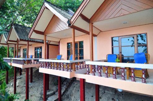 One-Bedroom Bungalow