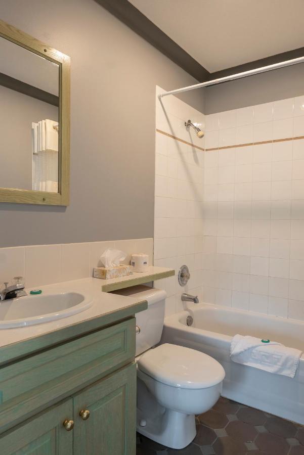 Deluxe Two-Bedroom Suite,930359629:JPEG