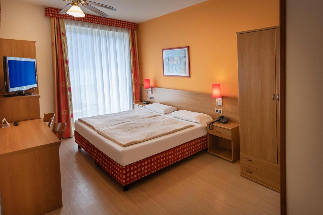Doppelzimmer mit Gartenblick in der Villa Ideal
