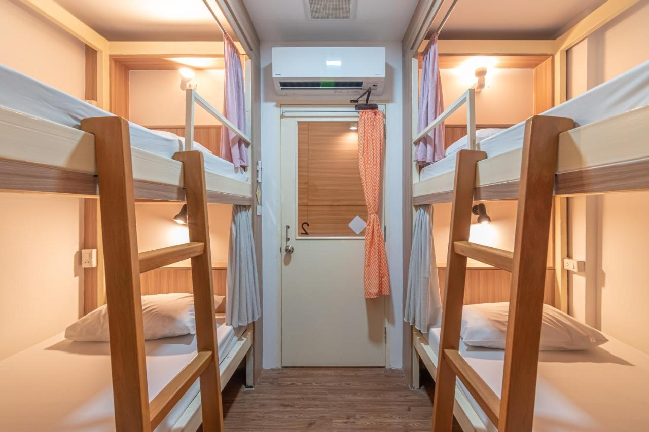 Bed 4-Bed Female Dormitory Room,1046658595:JPEG
