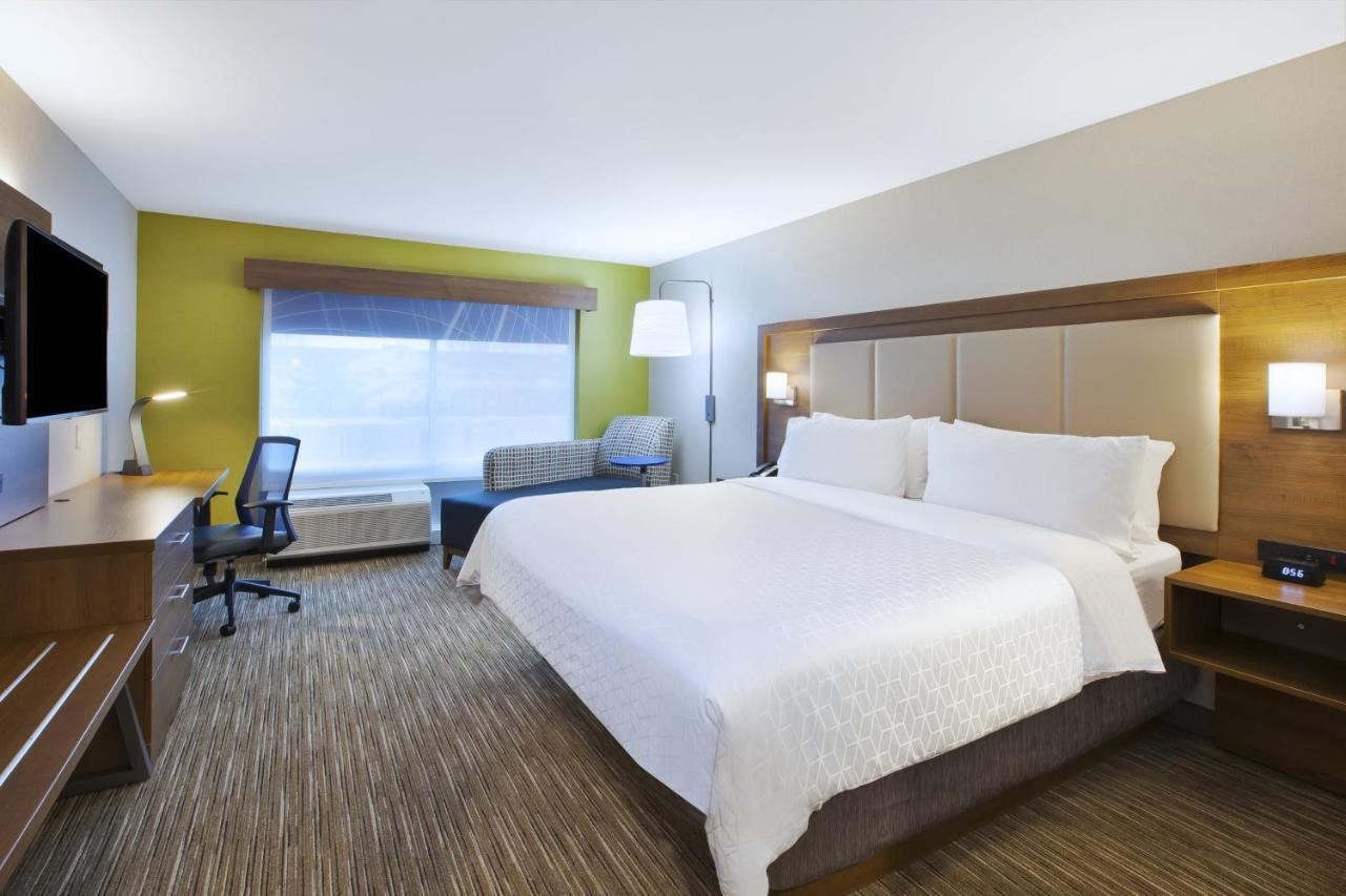 Standard King Room - Communications Accessible
