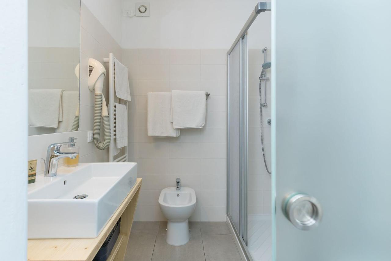 Doppelzimmer mit Balkon und Gartenblick