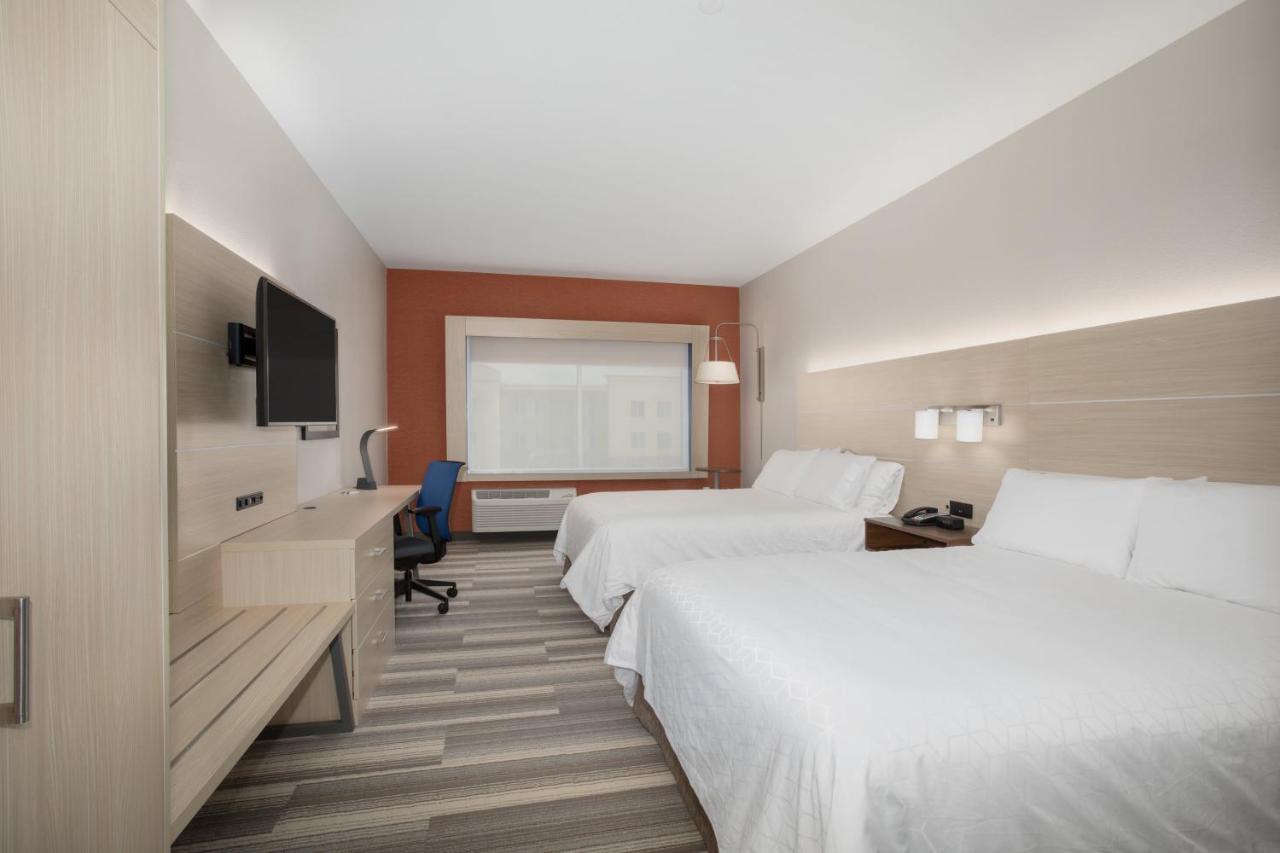 Standard Queen Room with Two Queen Beds - Communications Accessible