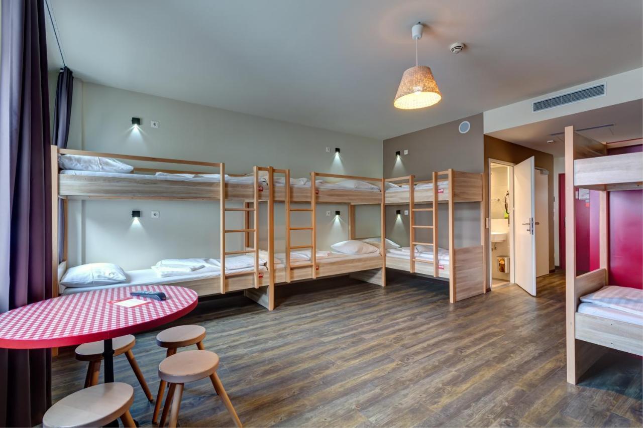 Bed 9-Bed Mixed Dormitory Room