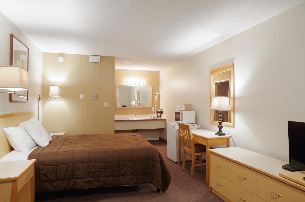 One Queen Bed Pet Friendly Non-Smoking