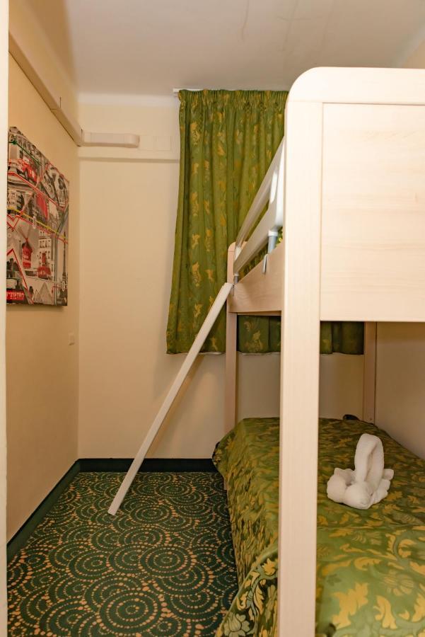 Chambre Familiale (2 Adultes et 2 Enfants)