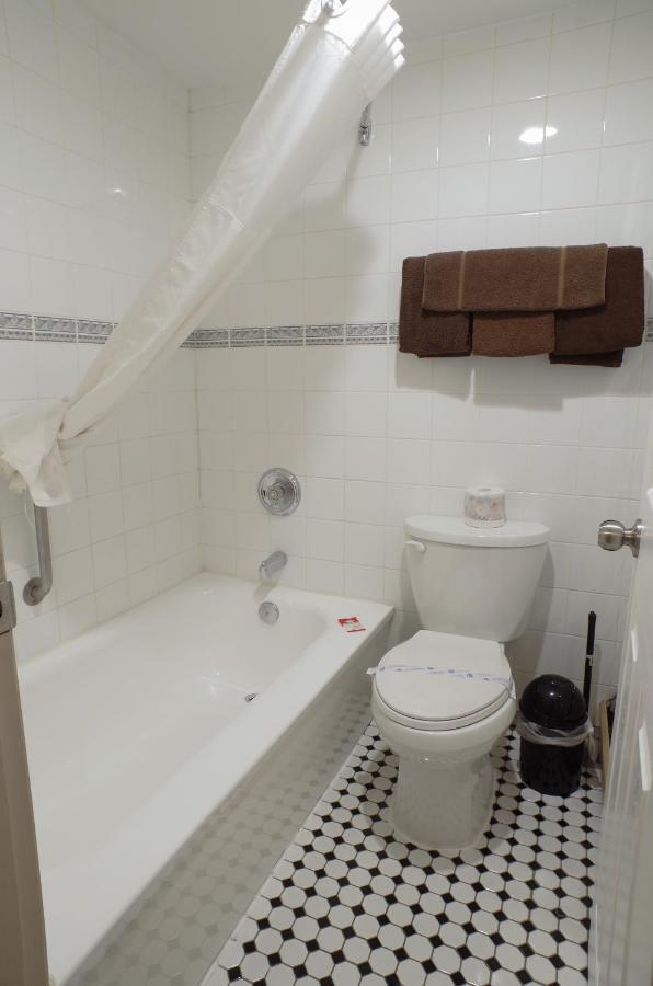 Two Queen Beds Pet Friendly Non-Smoking