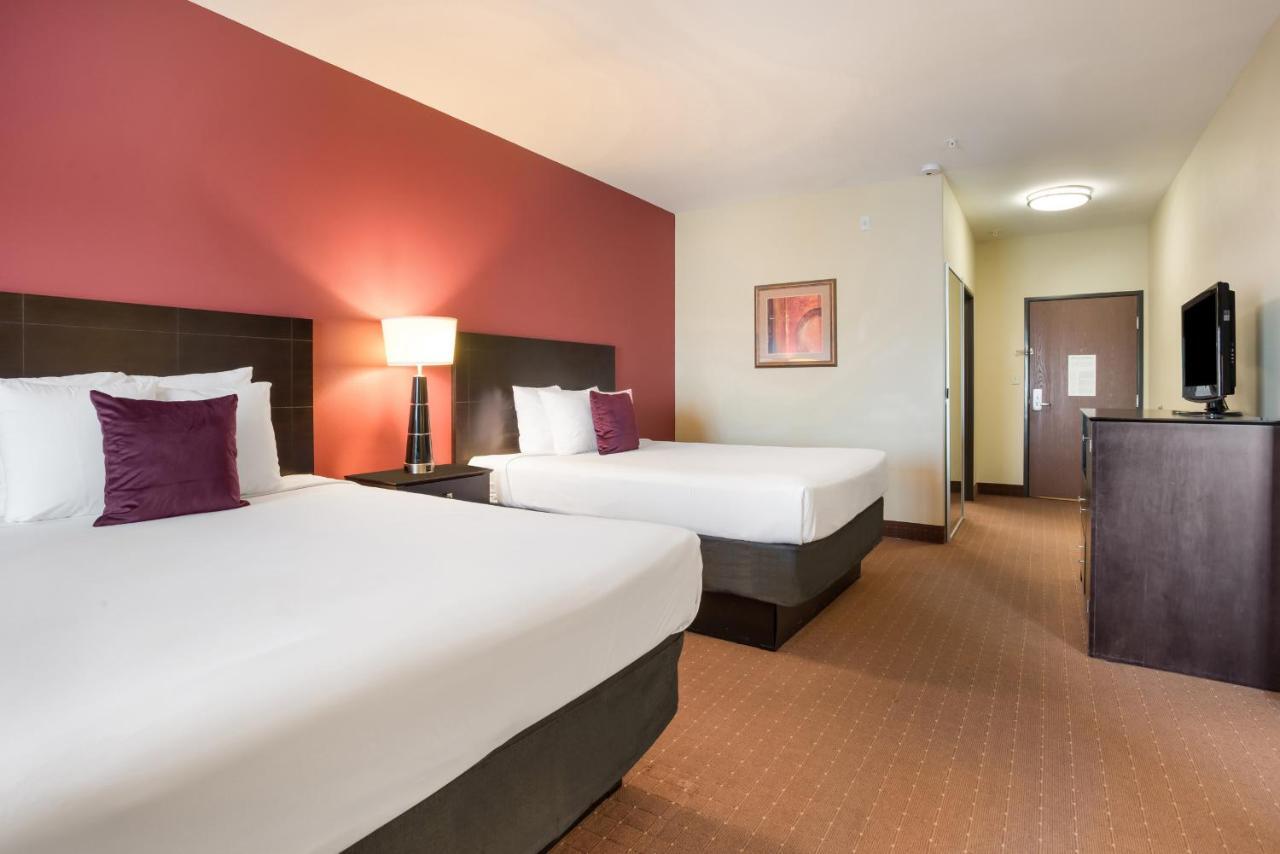 Queen Room with Two Queen Beds - Smoking