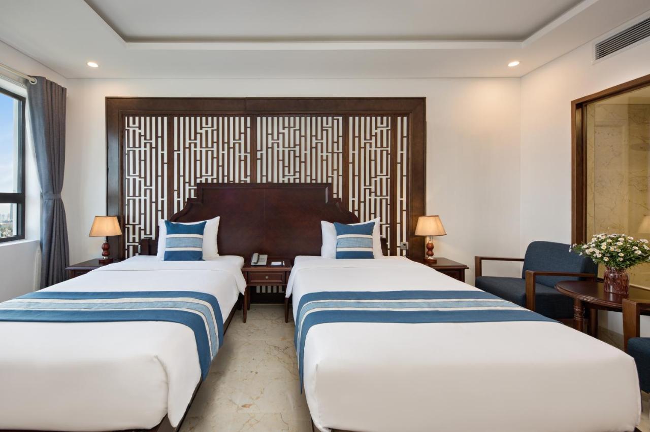 Deluxe Twin Room with Partial Sea View