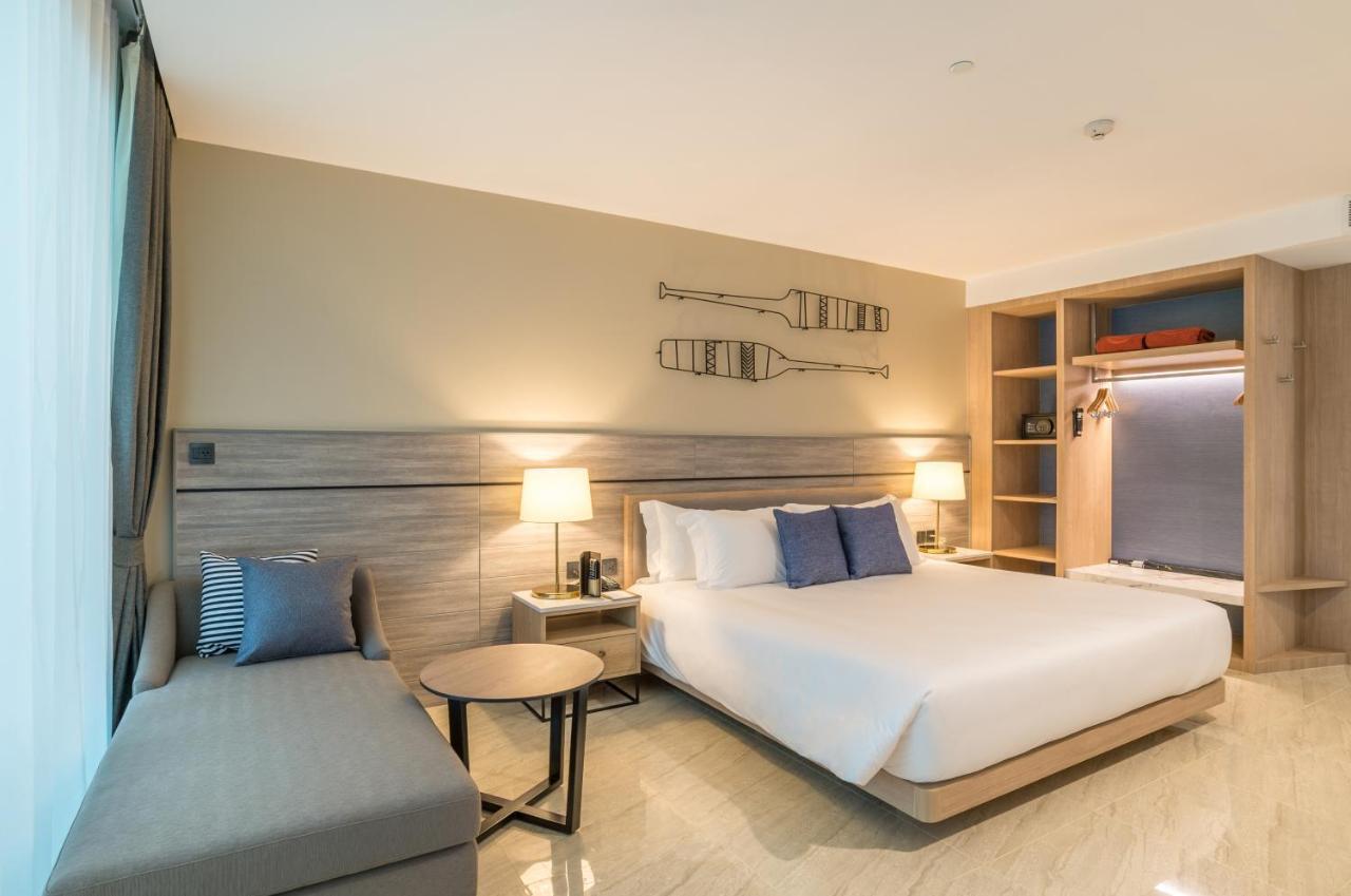 Hébergement Lit King-Size Deluxe - Accès Piscine