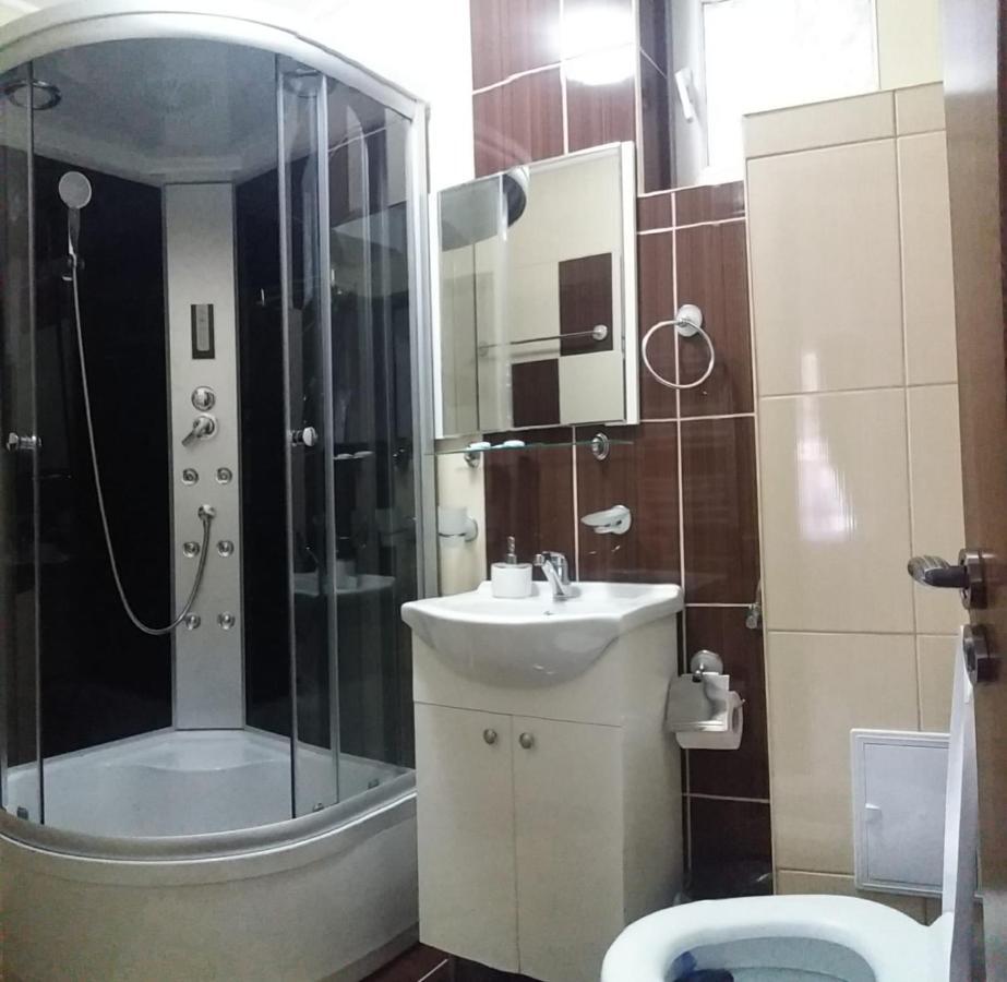Deluxe Room (2 Adults + 1 Child)