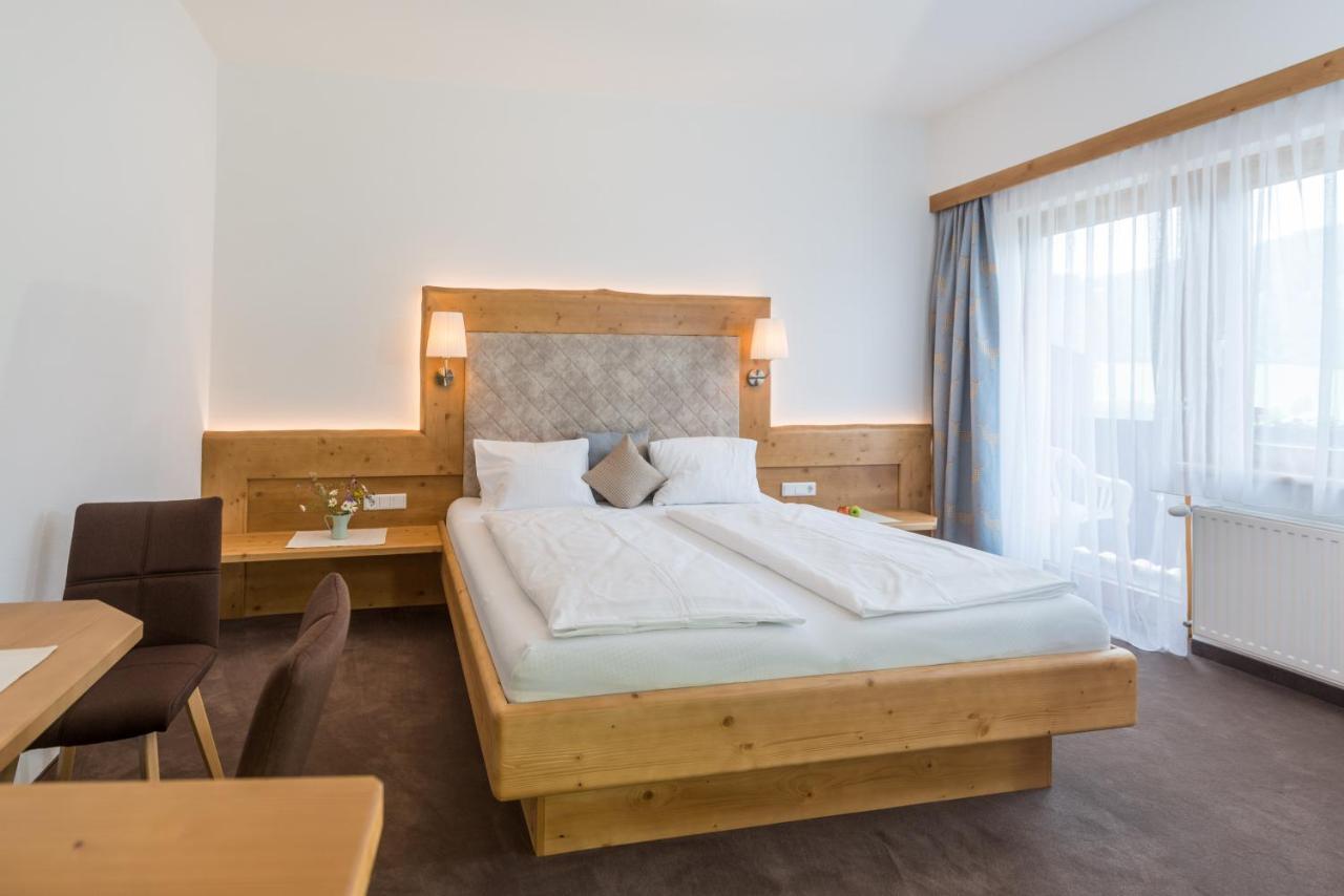 Dreibettzimmer mit Balkon
