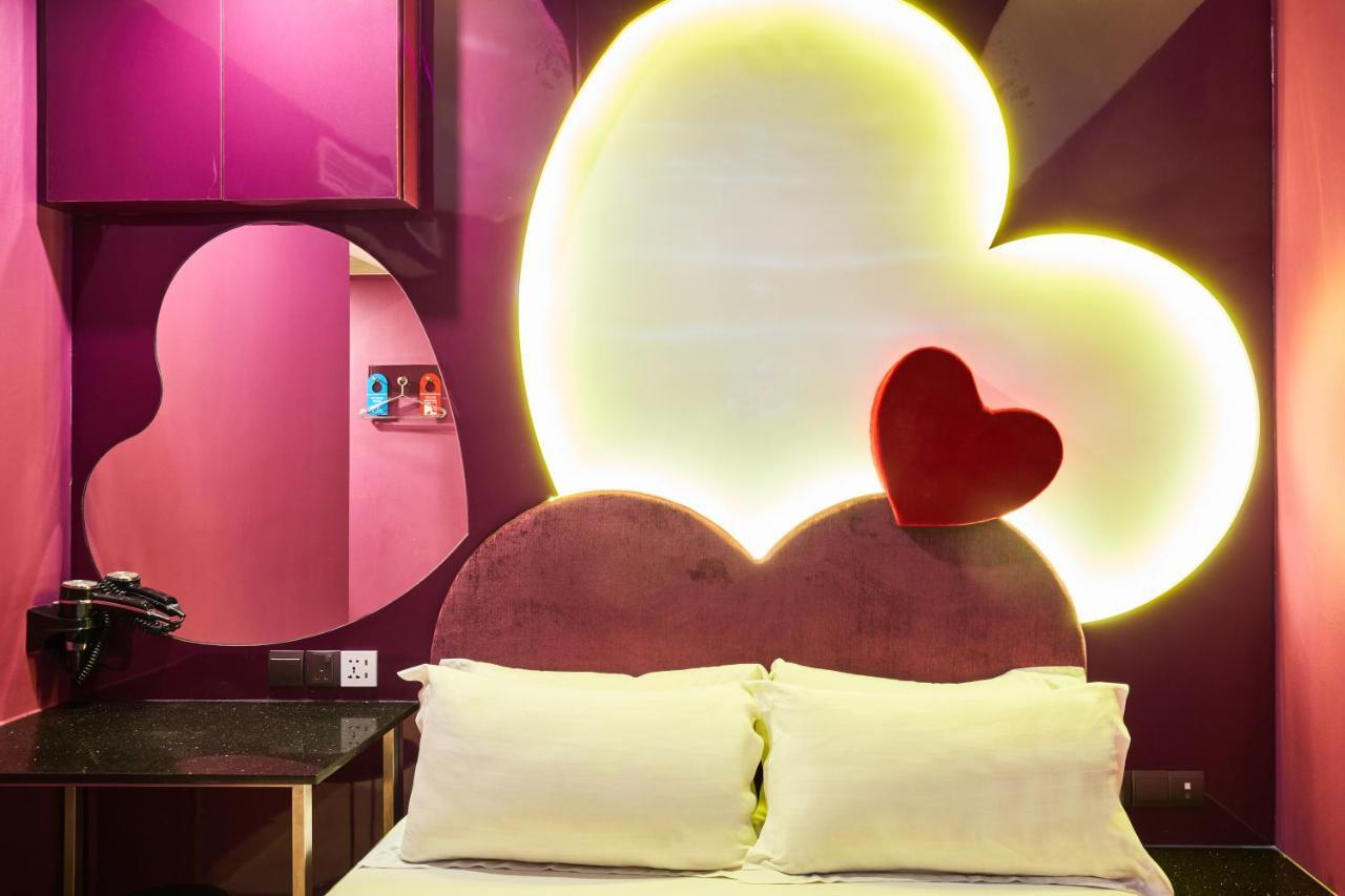 Deluxe Theme Room One Double Bed