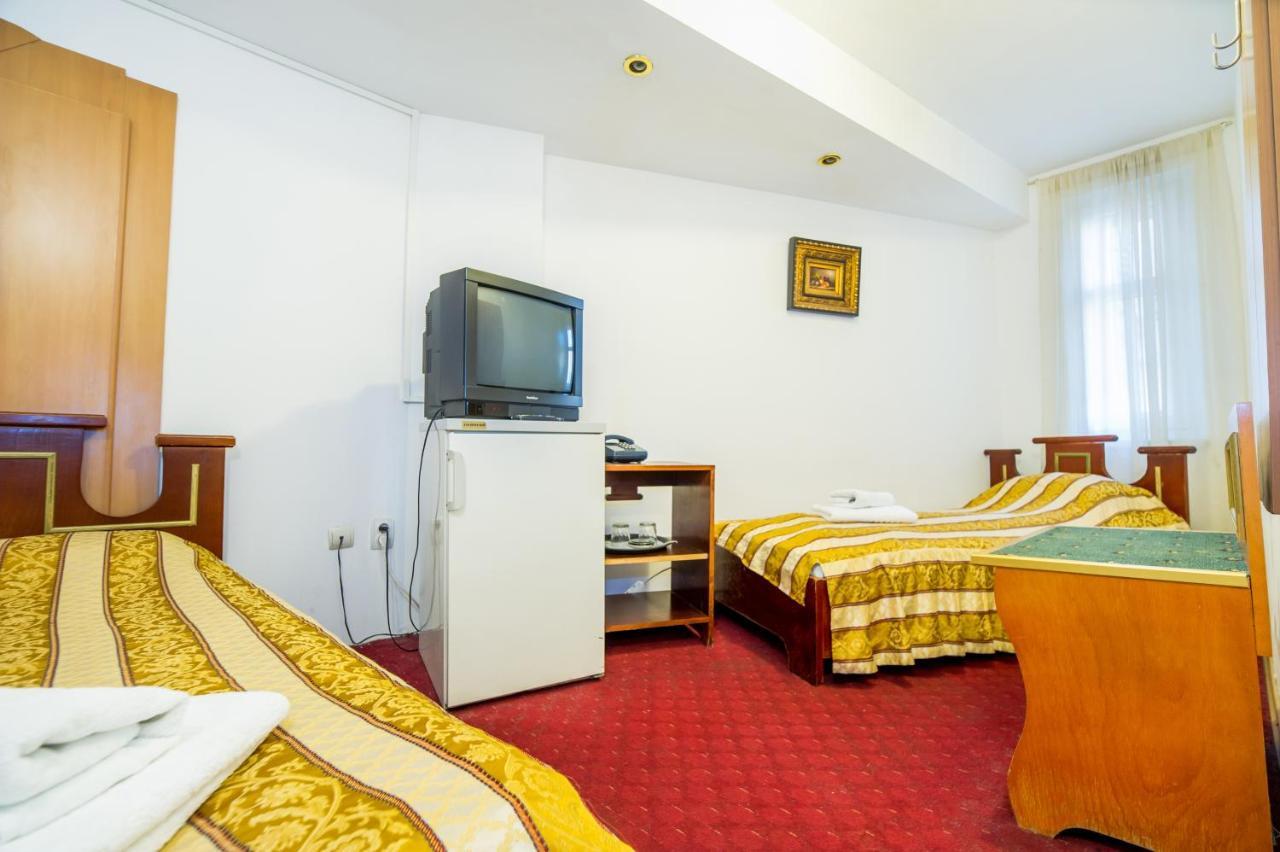 Standard Twin Room with Shared Bathroom