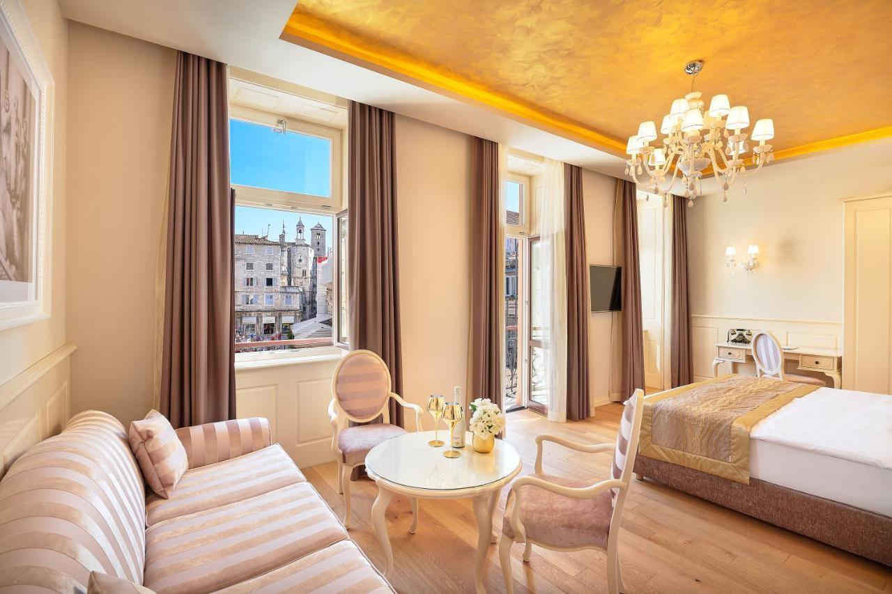 Deluxe Double or Twin Room with Balcony and City View,934168393:JPEG