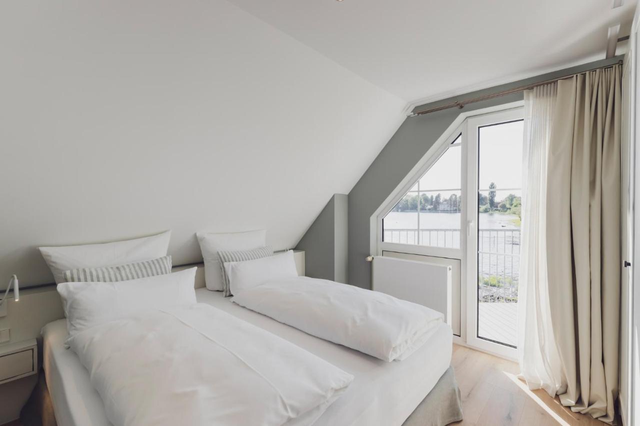 Suite Deluxe with lake View in Lake House