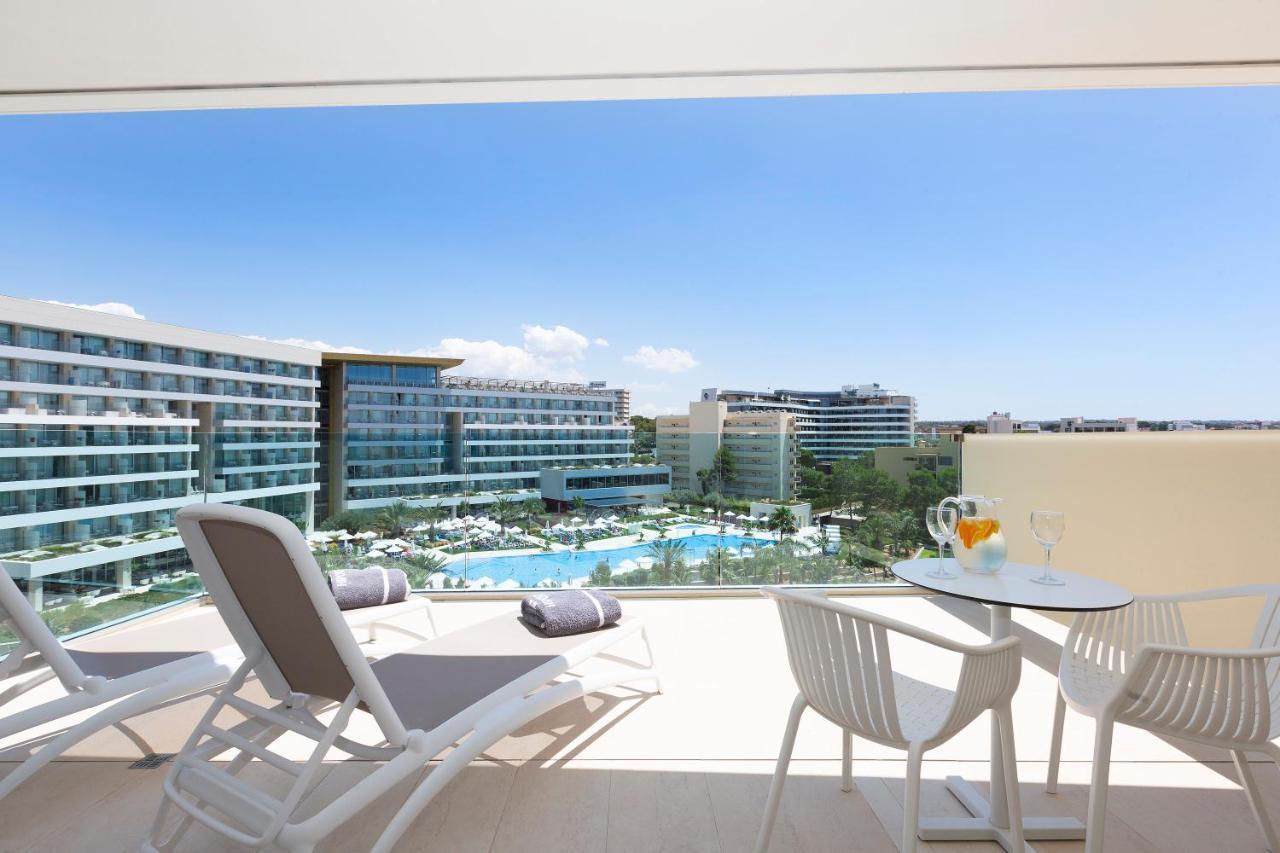 Suite Junior con vistas a la piscina