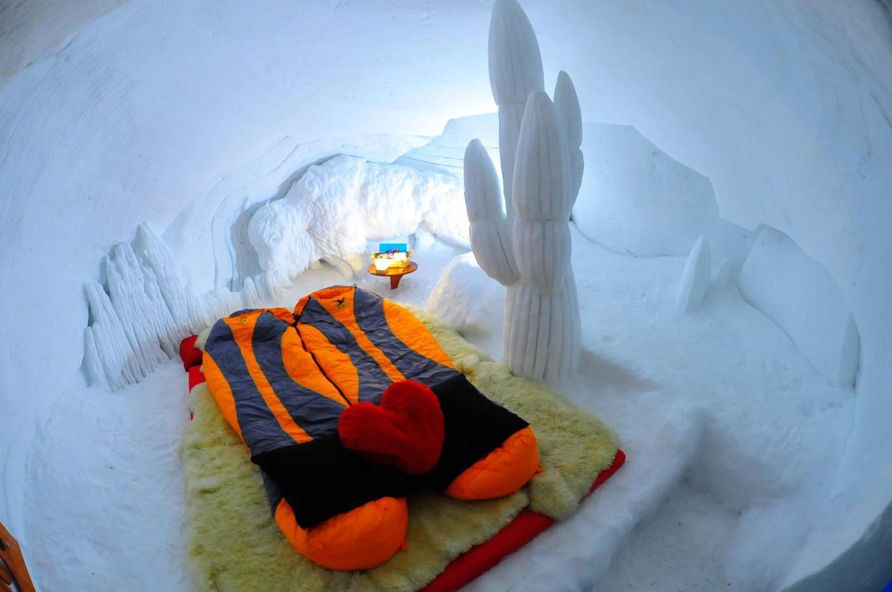 Romantic Igloo