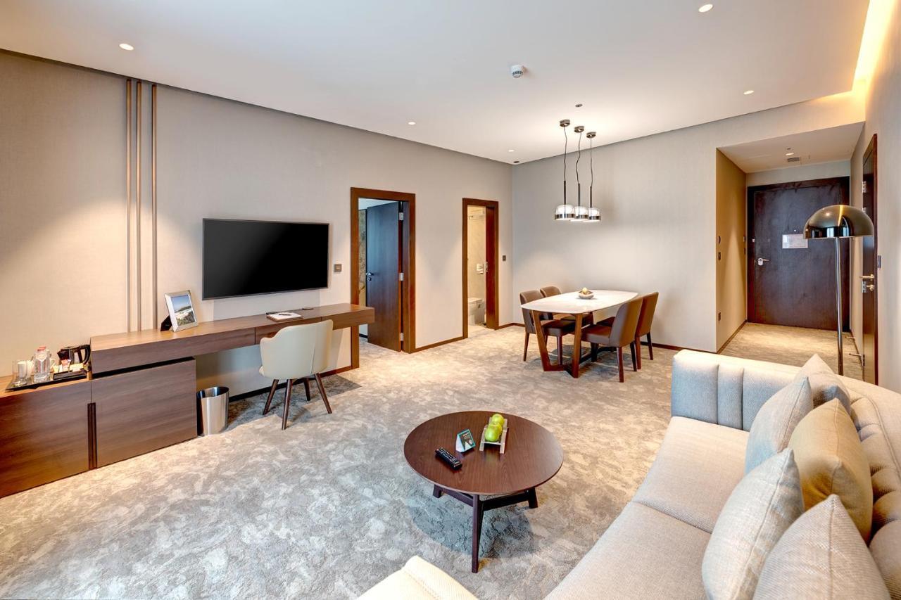 Deluxe Sky One Bedroom Suite Club Access on Food & Beverage outlets on Laundry valid until 30th September 2026