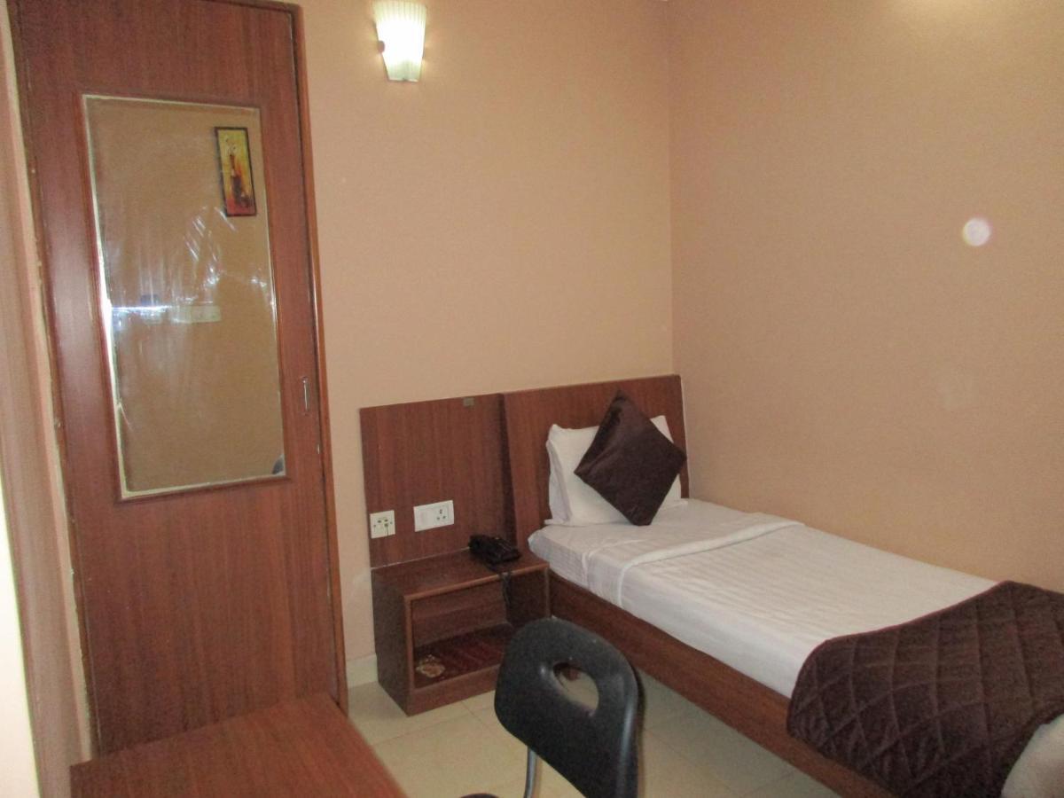 Single Room,937568983:JPEG