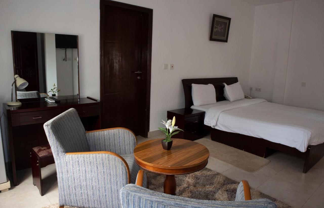 Standard Queen Room