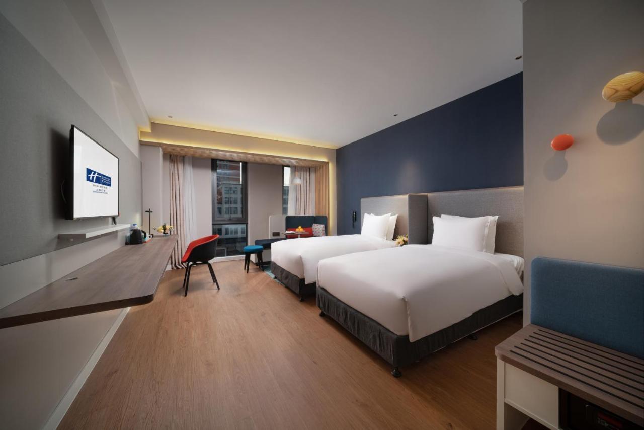 Standard Zimmer mit Kingsize-Bett