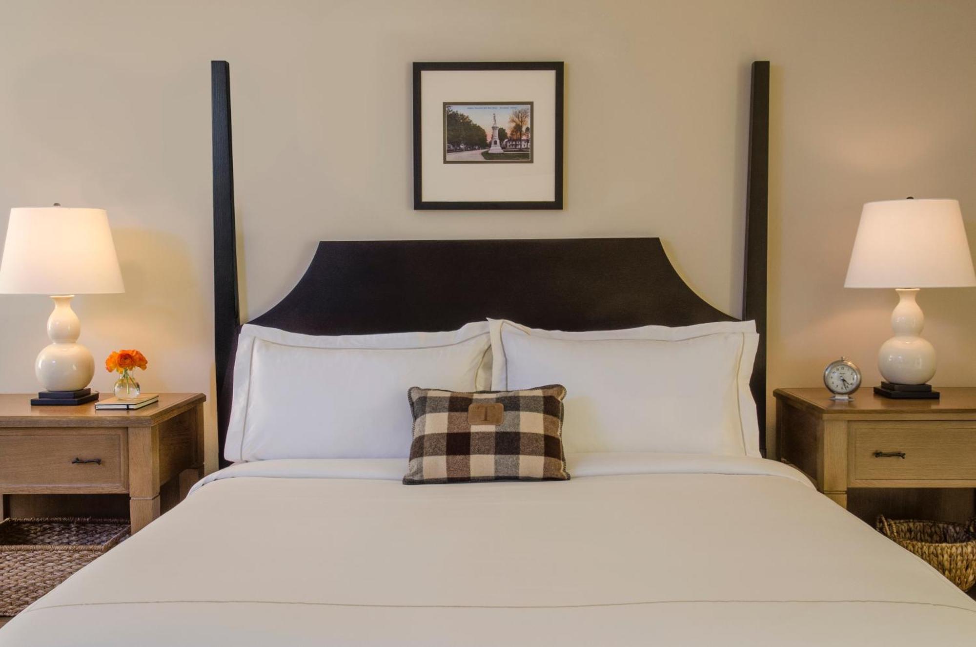 King Room with Mobility Accessible Tub