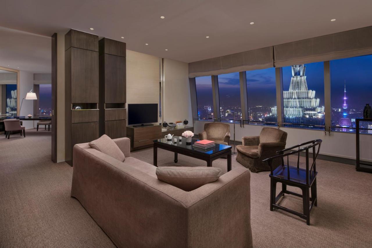 King Suite Panoramic Bund View Lounge Access