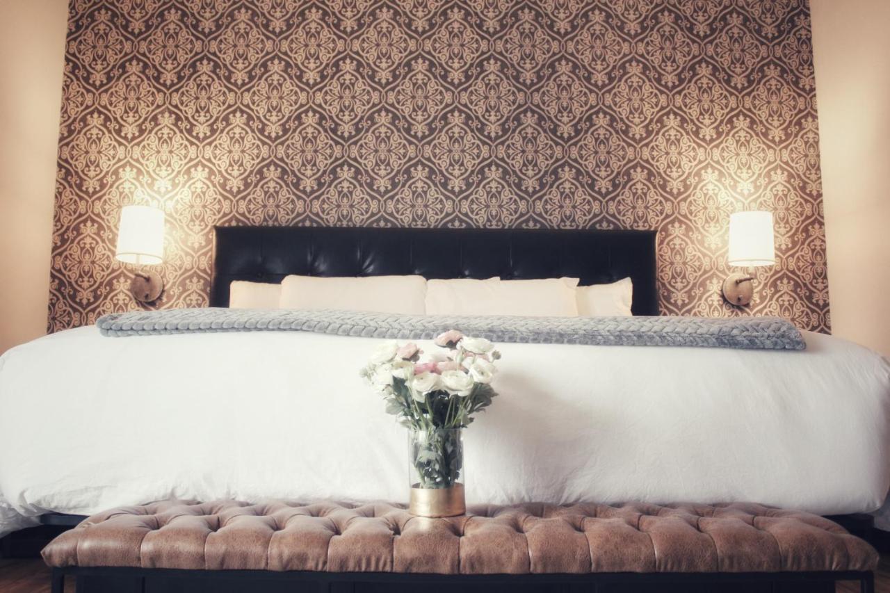 Deluxe King Suite