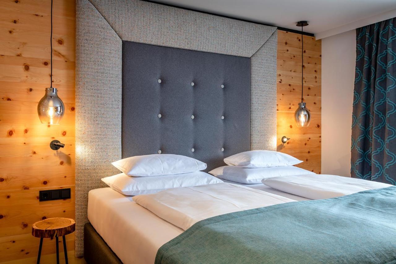 Junior Suite met Balkon en Uitzicht op de Bergen