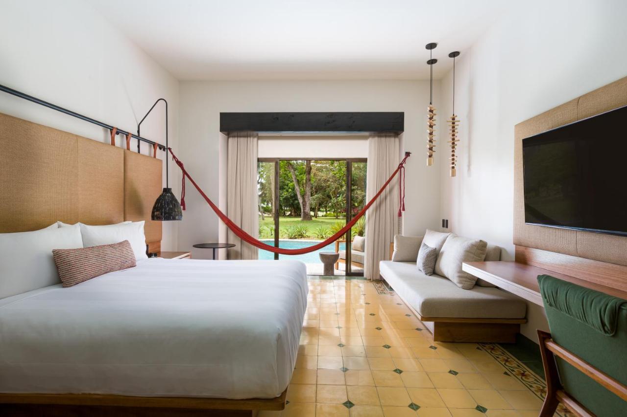 Swim up room, Adults only, Guest room, King, Poolside view