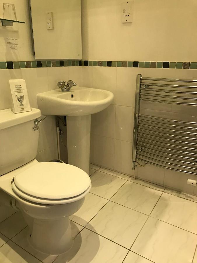 Twin Room with Shower