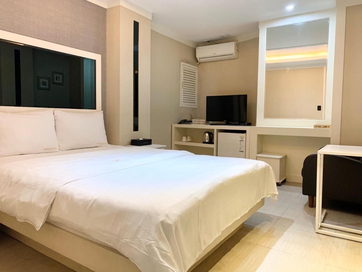 Standard Double Room,1223944045:JPEG