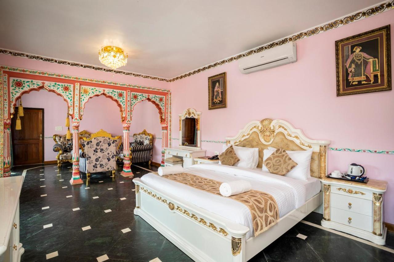 Maharaja Suite with Balcony - 15% Discount on Food & Non-Alcoholic Beverages
