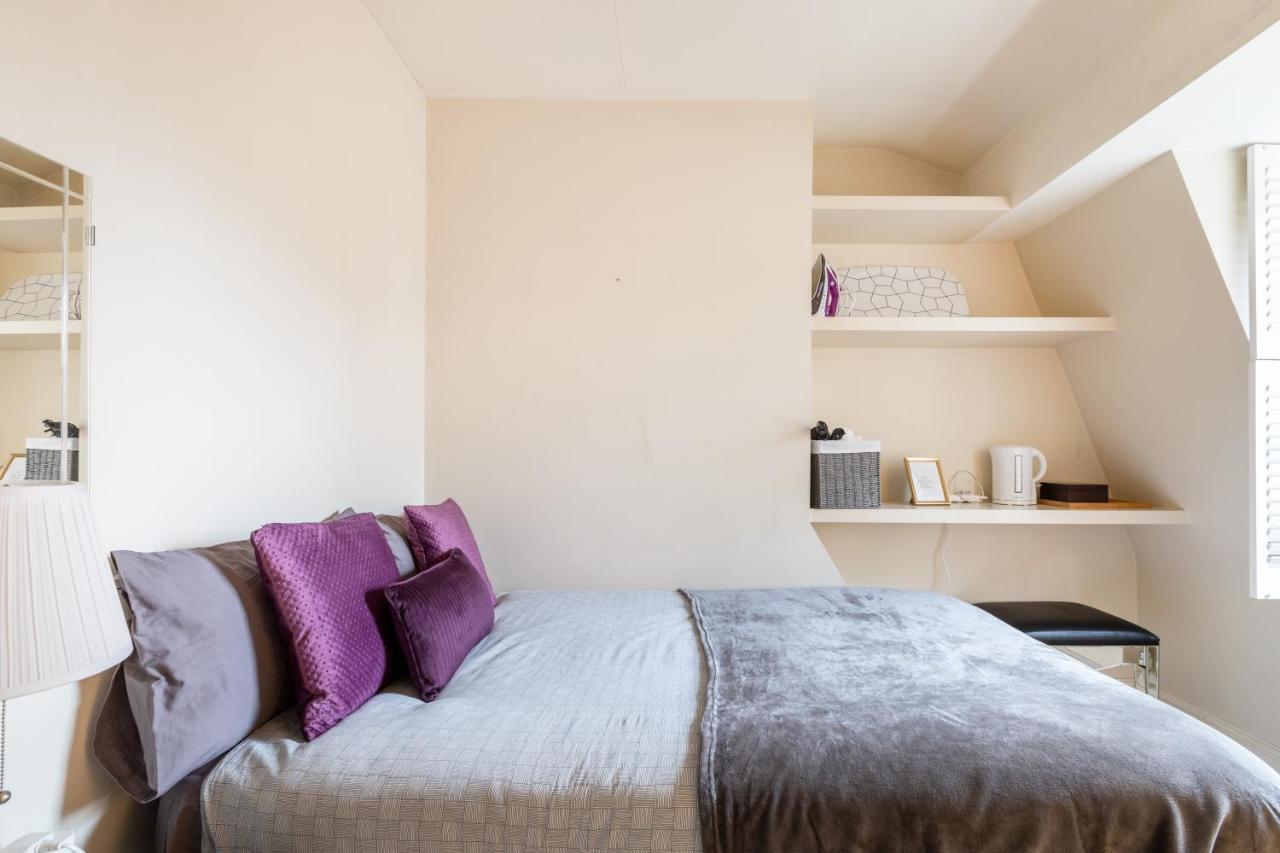 Single Room with Shared Bathroom