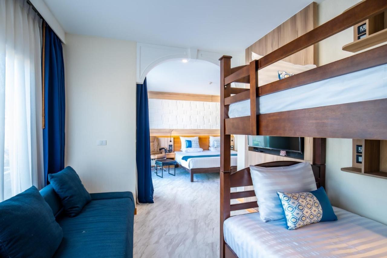 Familiensuite mit Balkon