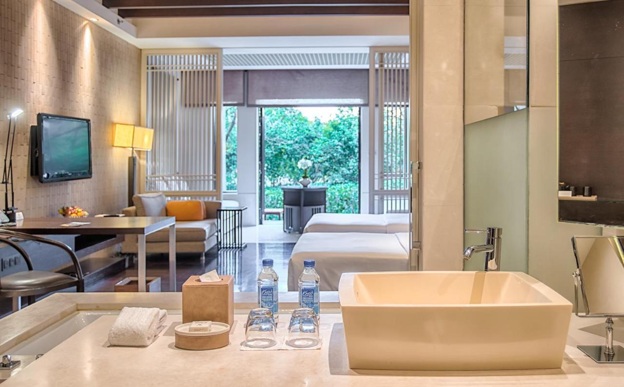 Twin Room with Courtyard and Garden View