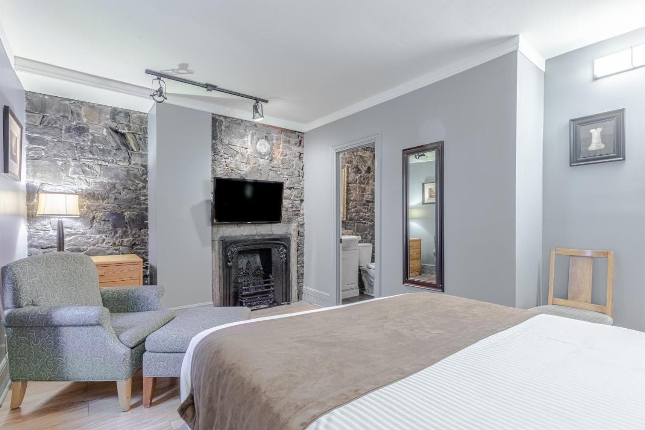 1 Queen bed,945147856:JPEG